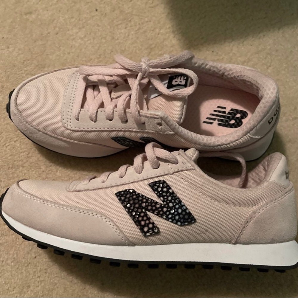 New balance 410 shoes women size 5.5 light pink